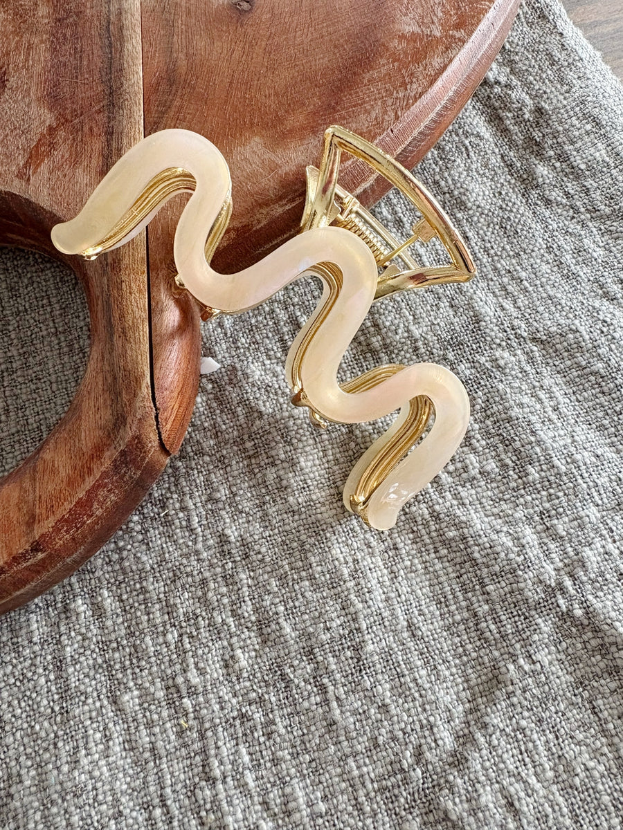'Love&Repeat' Wavy Claw Clip